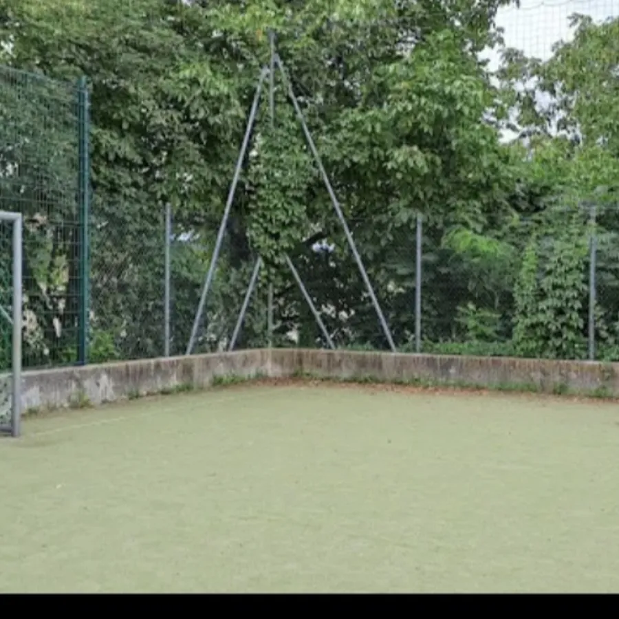 Sitzbänke Fussbalfeld Barleiter Spielplatz