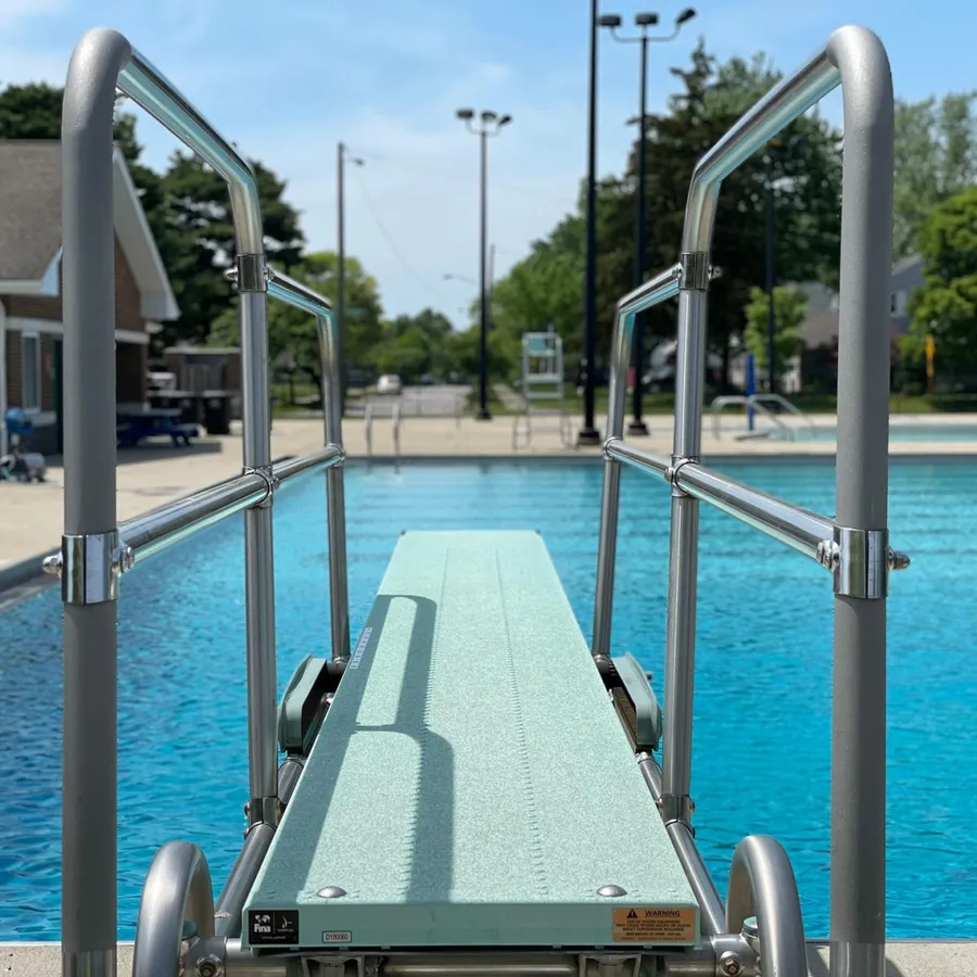 Sprungbrett im Schwimmbad